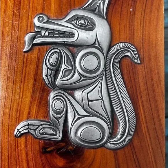 First Nations Vintage Boma Wolf Napkin Rings in cedar box - Picture 8 of 13